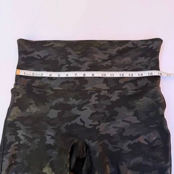 Woman’s Spanx Brand Stretch Pants Black Camo Size 2X - Picture 5 of 6